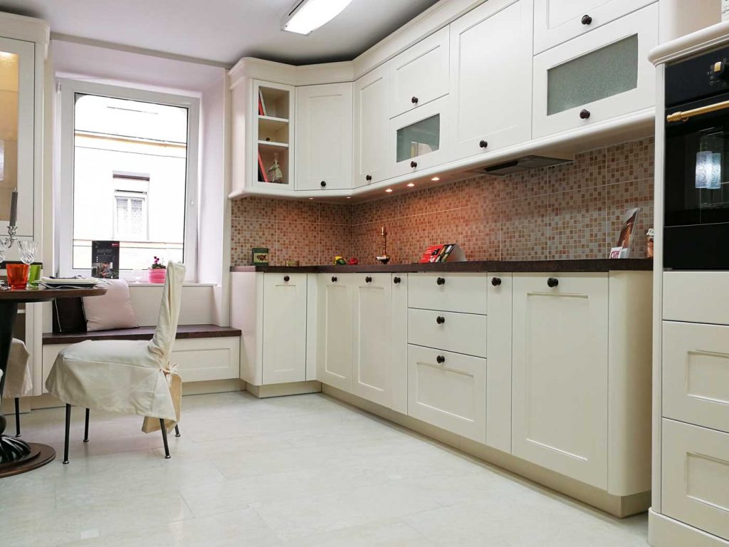 Egyedi konyha - fehér vintage konyha design - Cliff konyhabútor 1